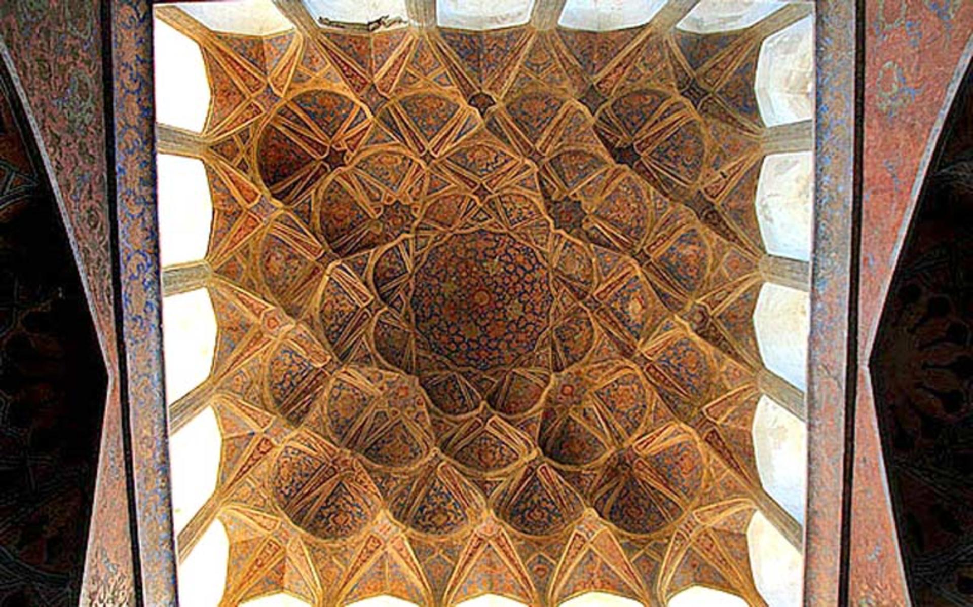 تزئینات سقف تالار عمارت عالی قاپو