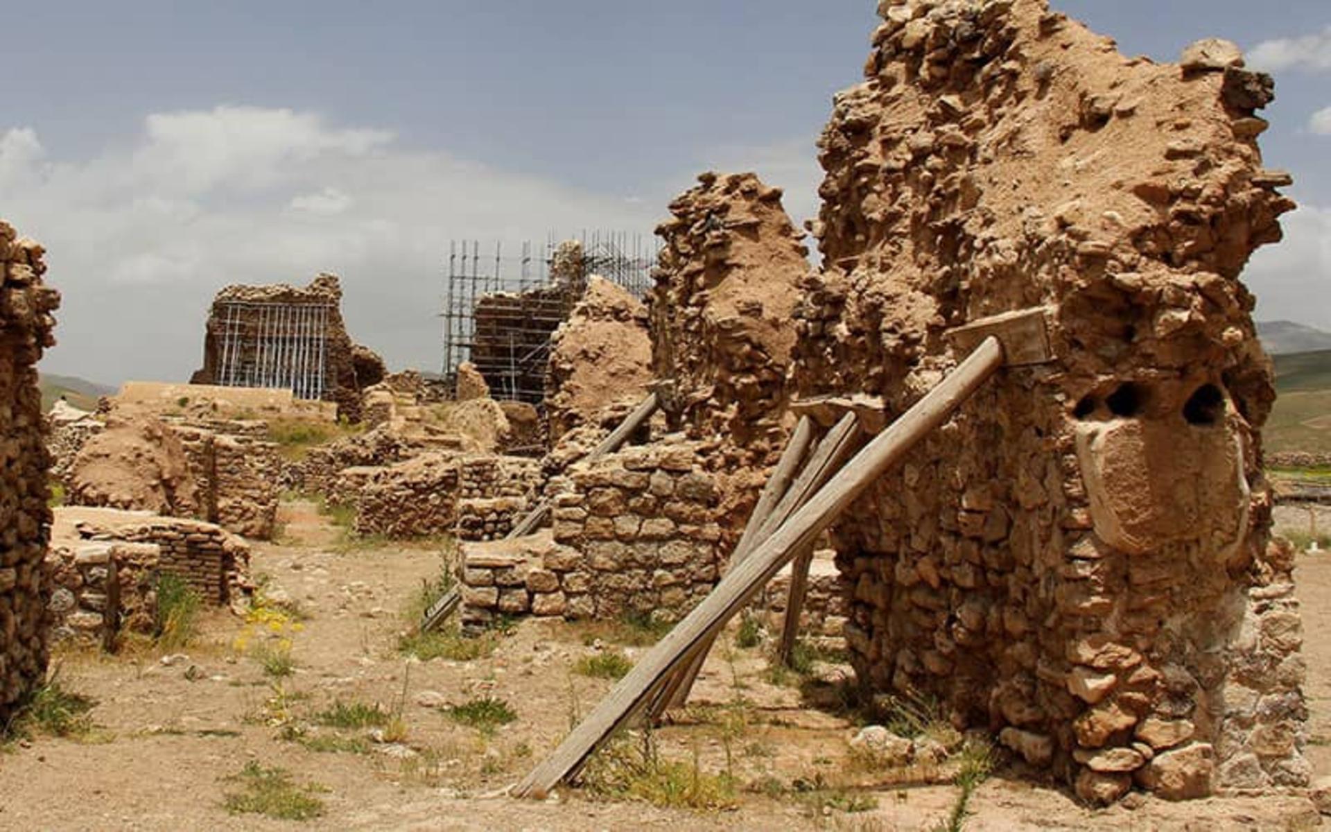 دیوارهای تاریخی که مهار شده اند