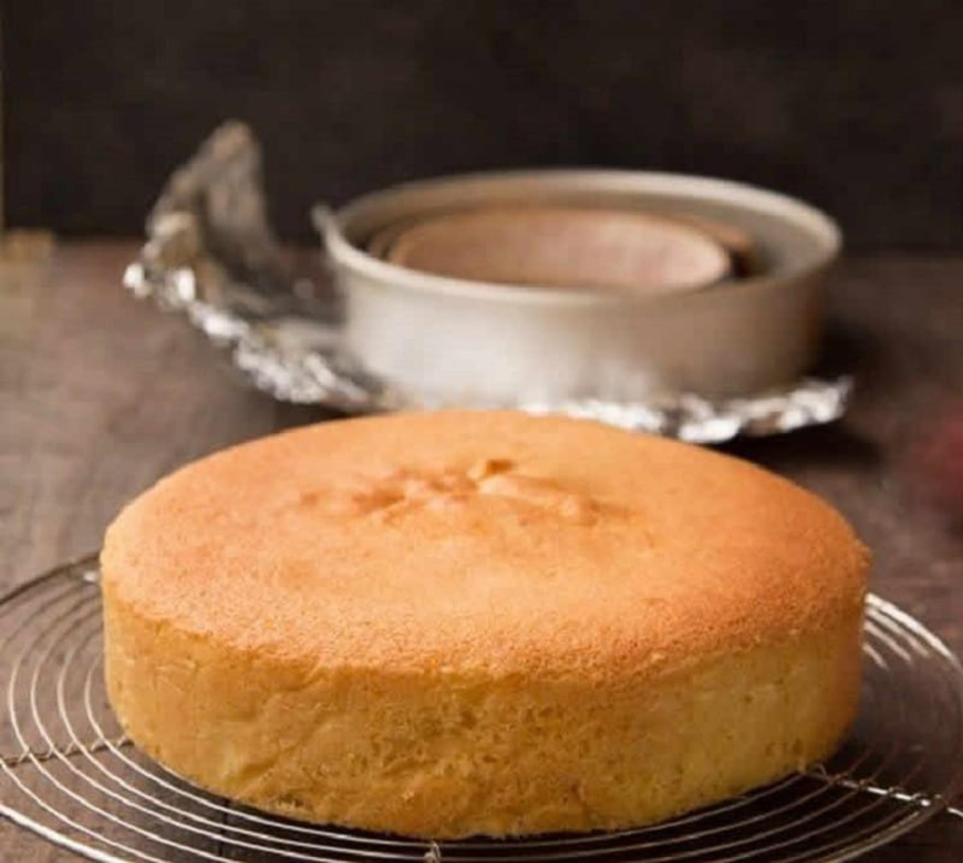 کیک اسفنجی ساده وانیلی