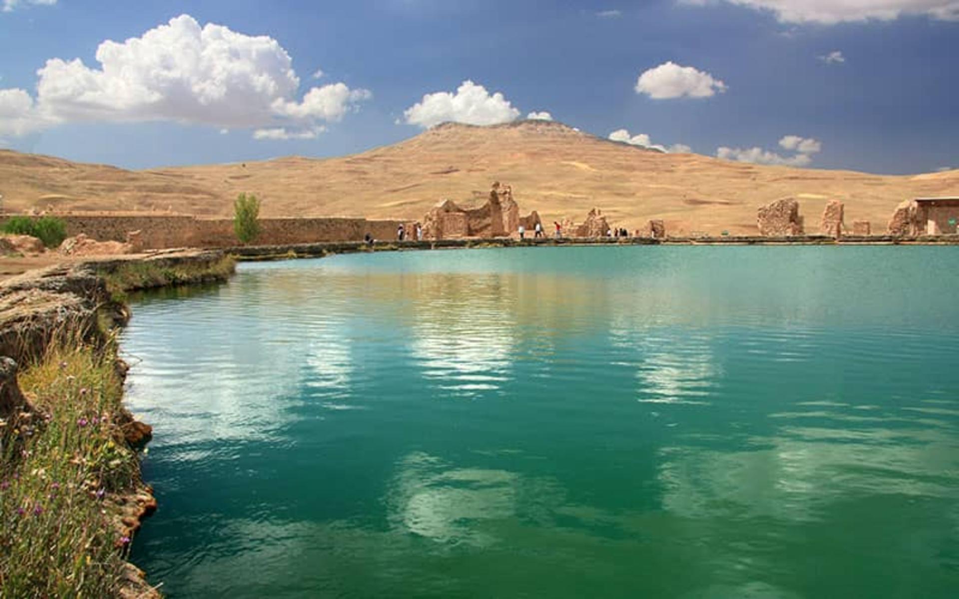 دریاچه ای به رنگ سبز