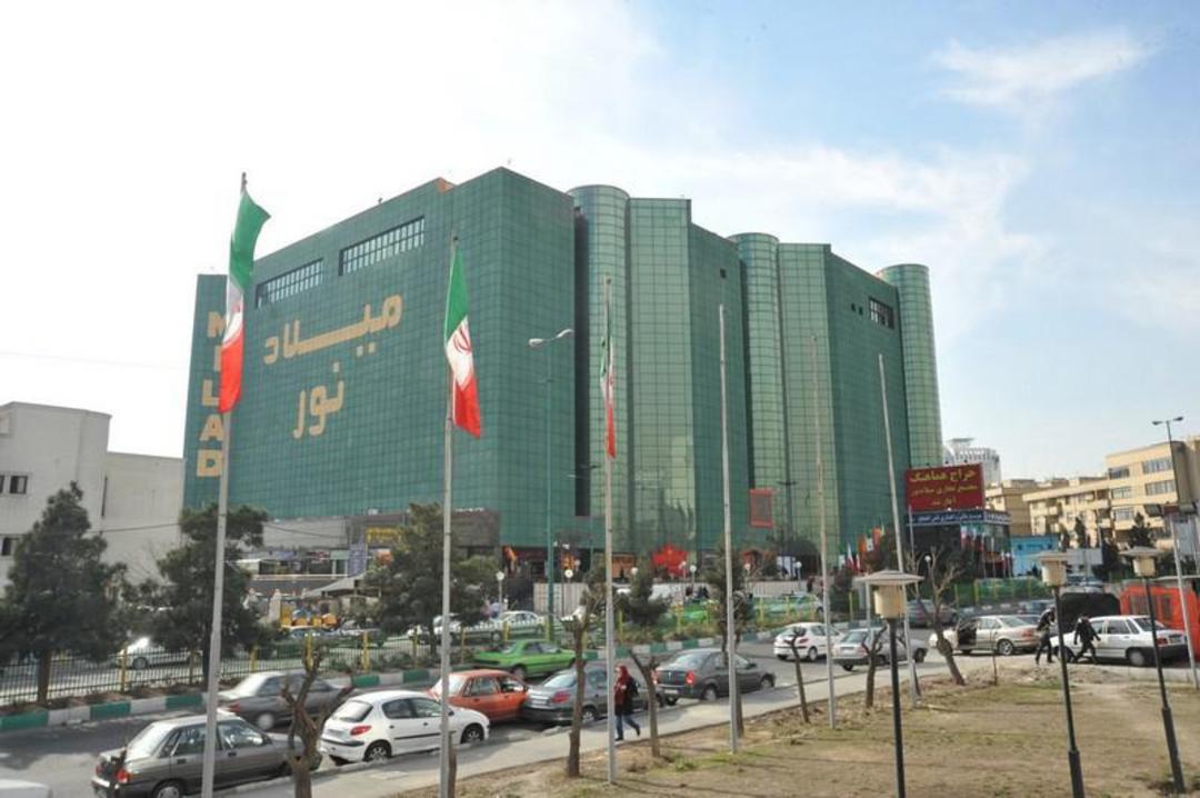 نمای بیرون مرکز خرید میلاد نور شهرک غرب تهران