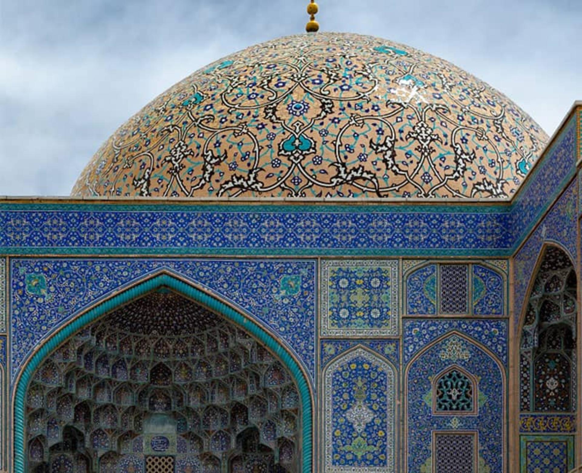 گنبد مسجد شیخ لطف الله به رنگ نخودی 