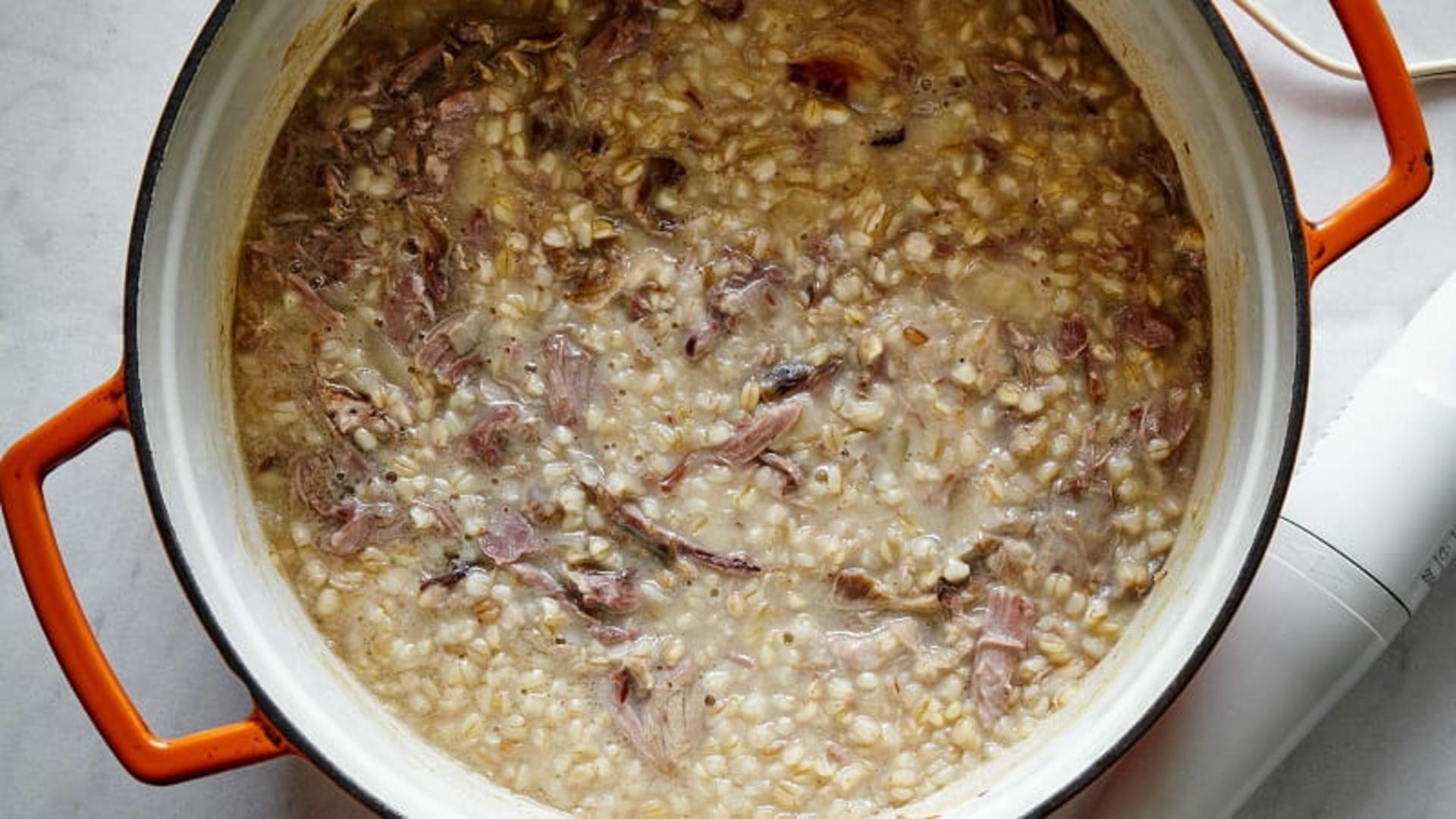 طرز تهیه حلیم گندم با گوشت گوسفندی