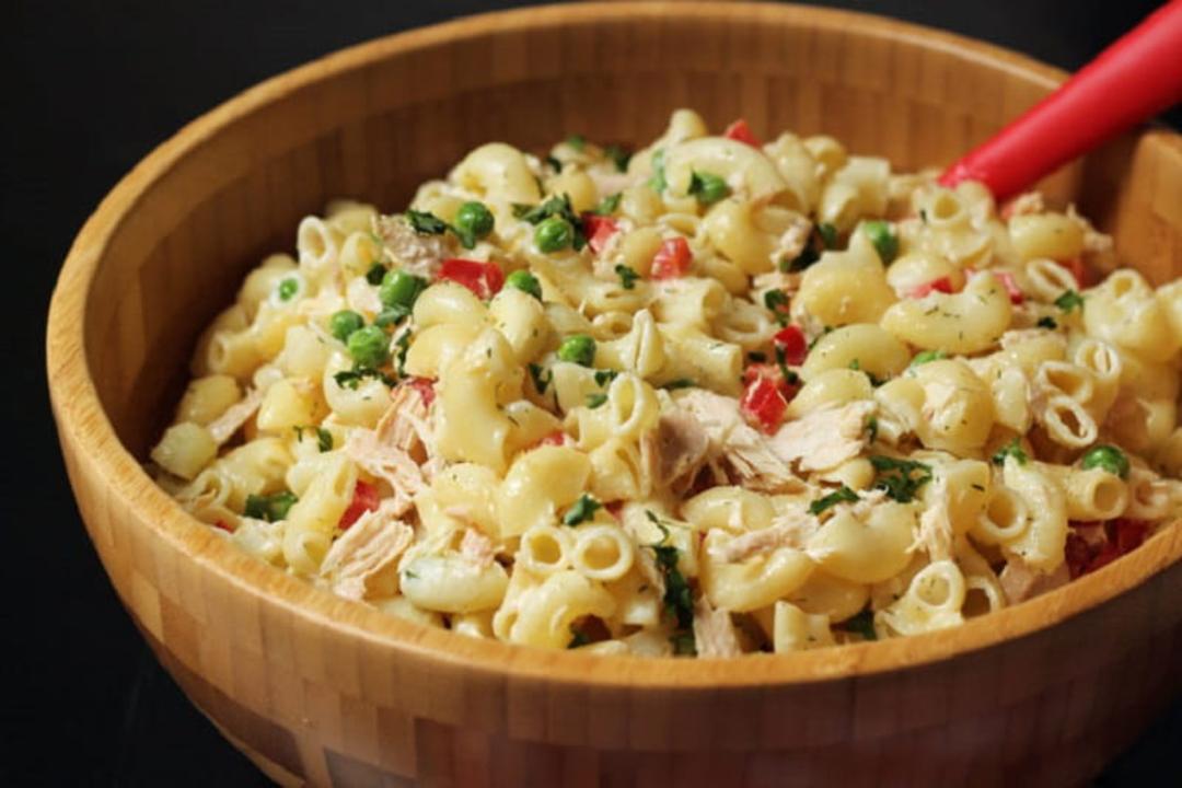 سالاد ماکارونی با مرغ و طرز تهیه آن