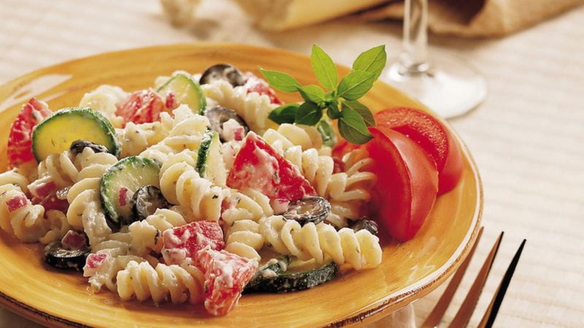طرز تهیه سالاد ماکارونی ایتالیایی