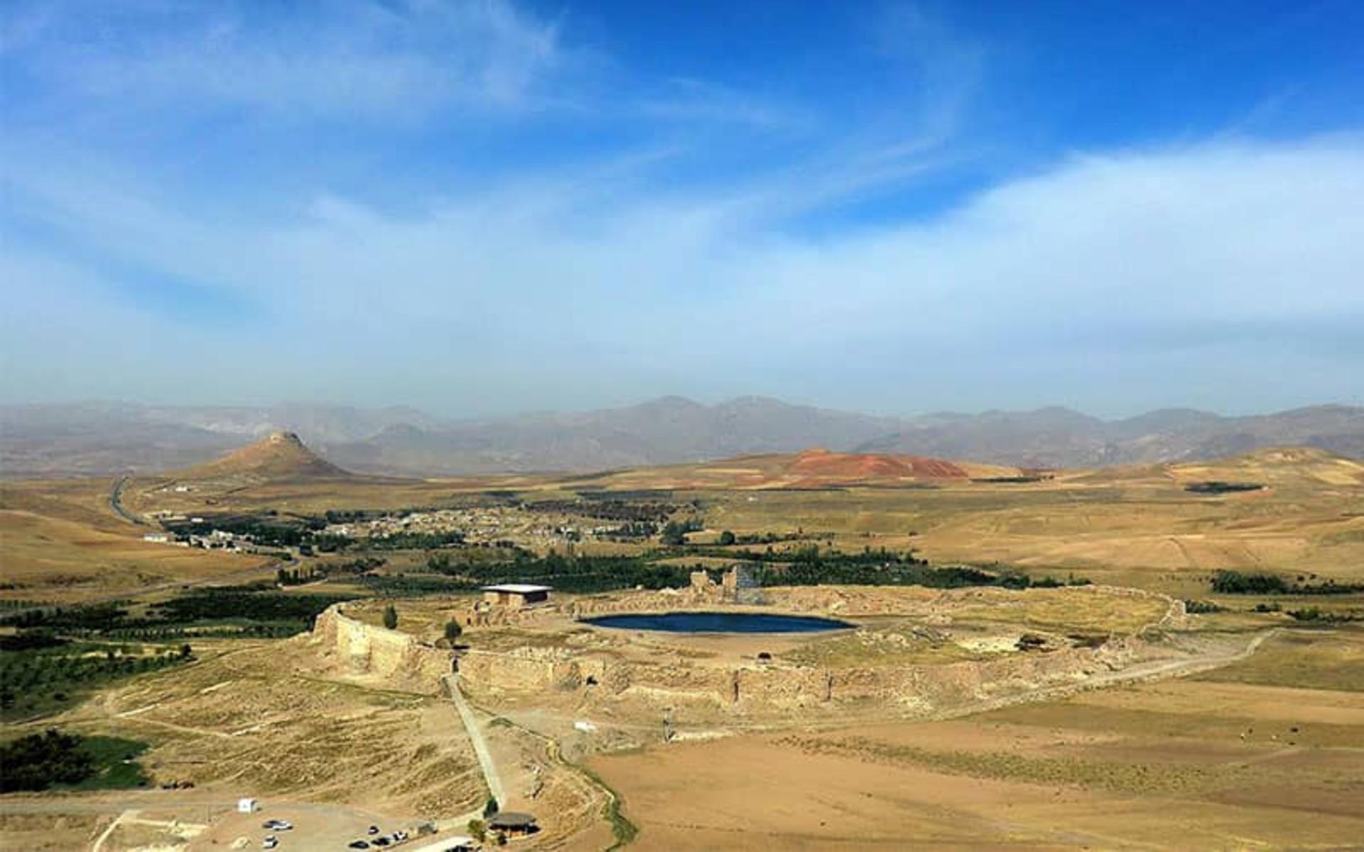 تصویر دورنمای تخت سلیمان