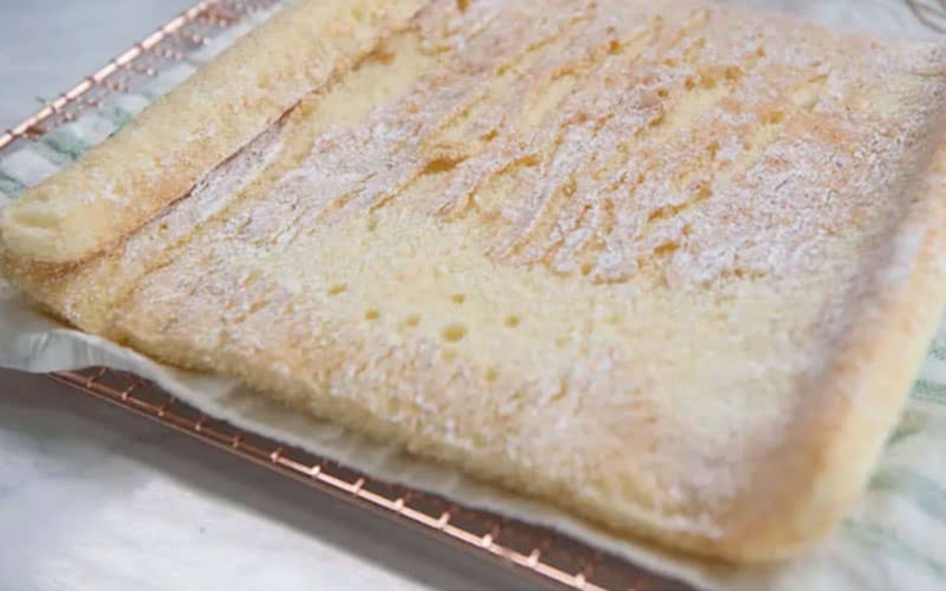 کیک رولت خامه ای