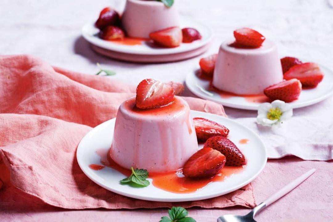 طرز تهیه پاناکوتا توت فرنگی