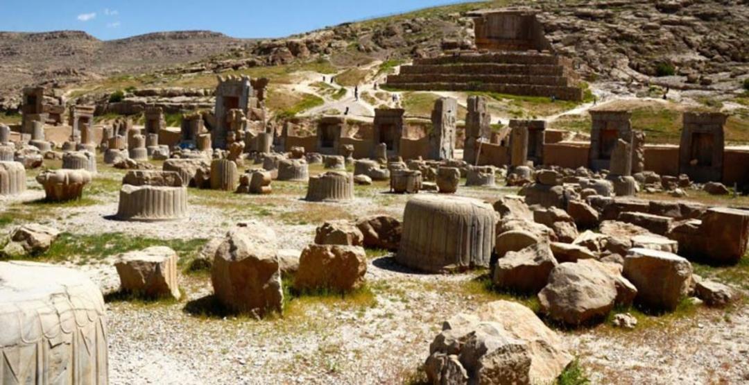 نمایی از بالا از خزانه شاهی تخت جمشید