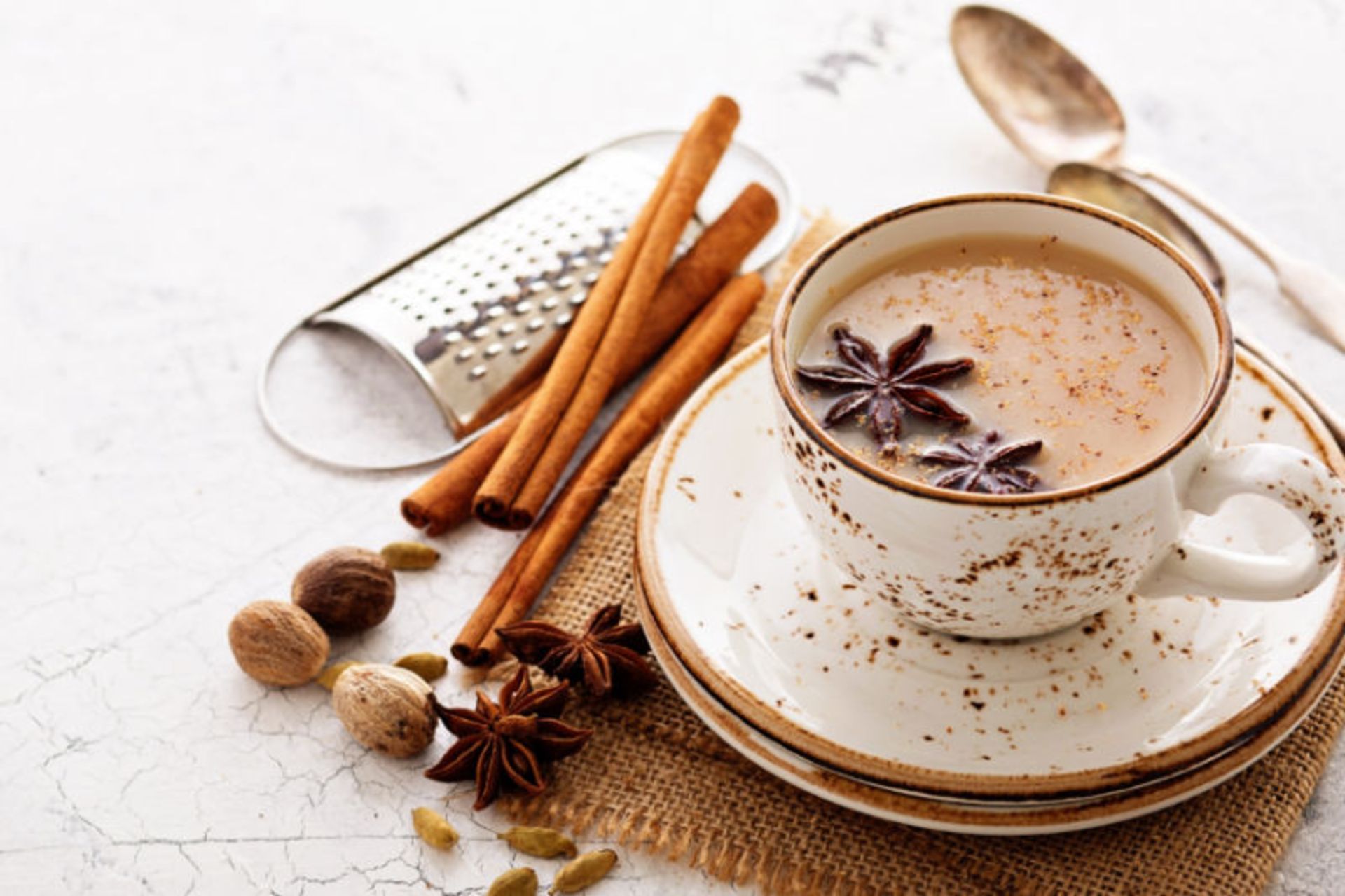 چای ماسالا با چوب دارچین