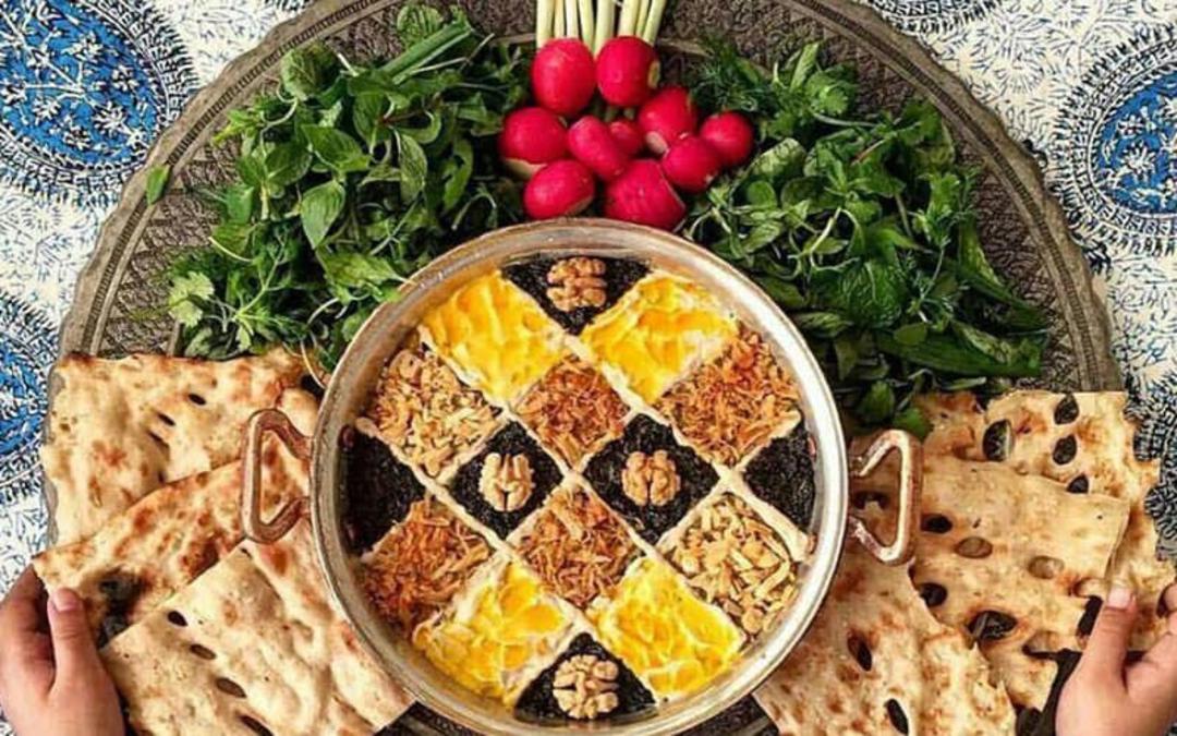کشک بادمجان با سبزی خوردن و نان