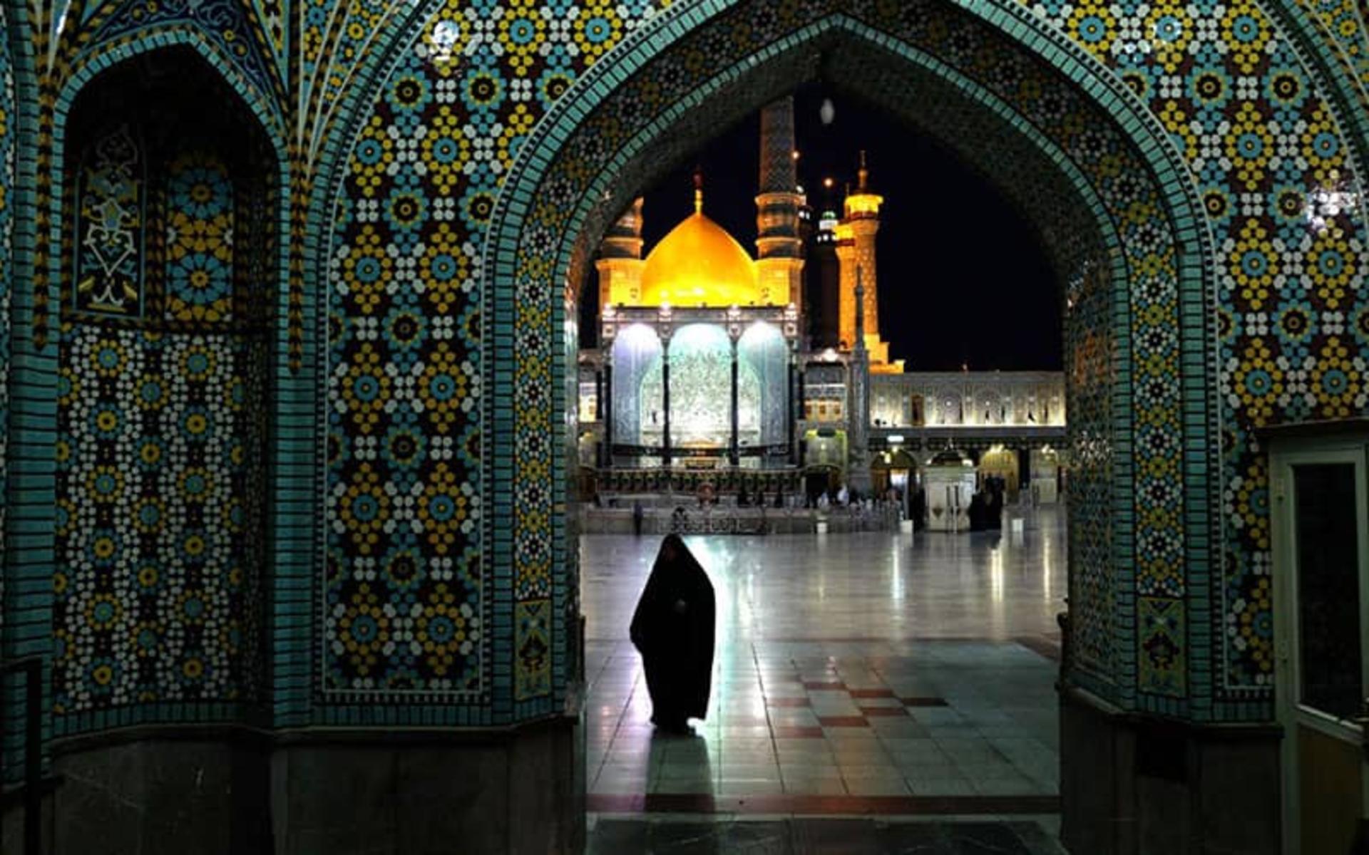 حرم حضرت معصومه در شب