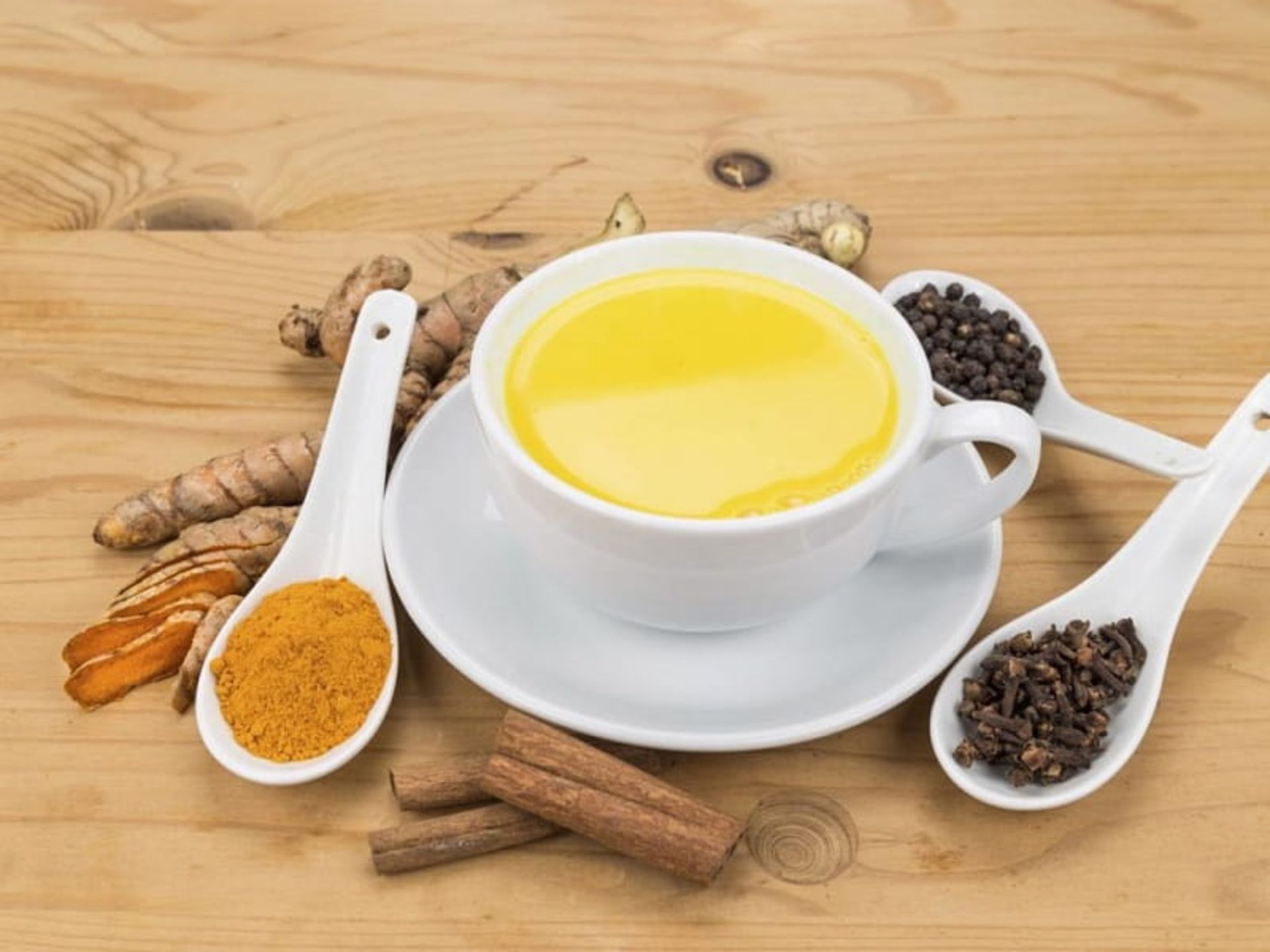 کاهش وزن با شیر زردچوبه