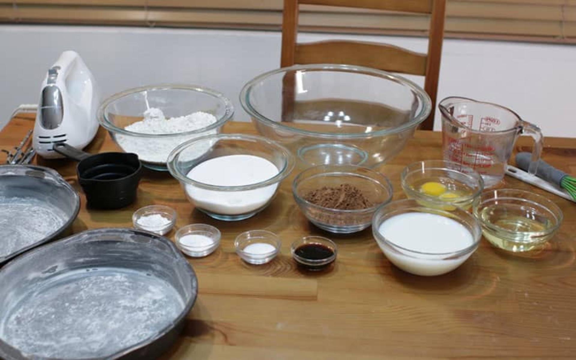 مواد اولیه کیک شکلاتی خیس