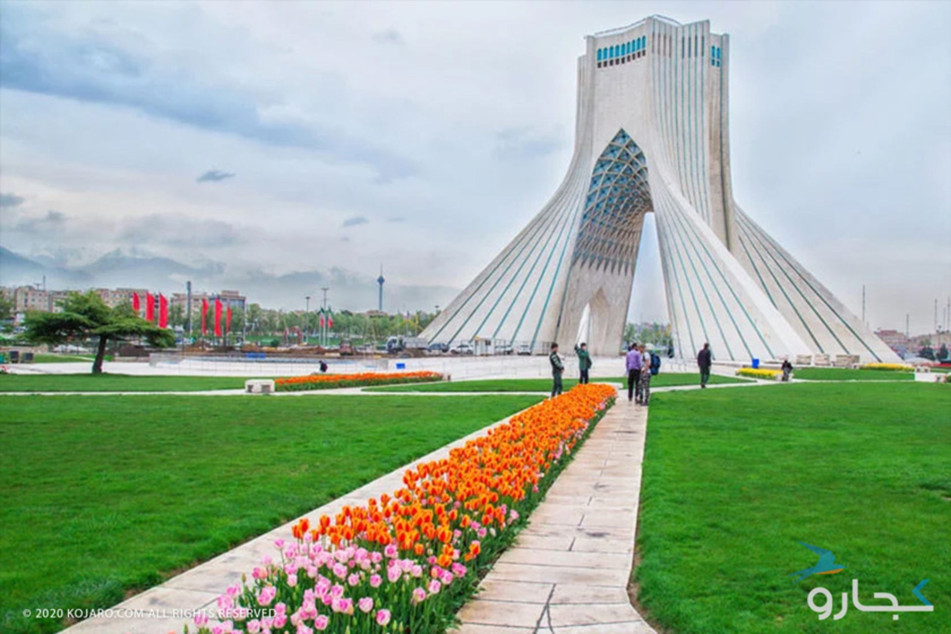 لاله های محوطه برج آزادی