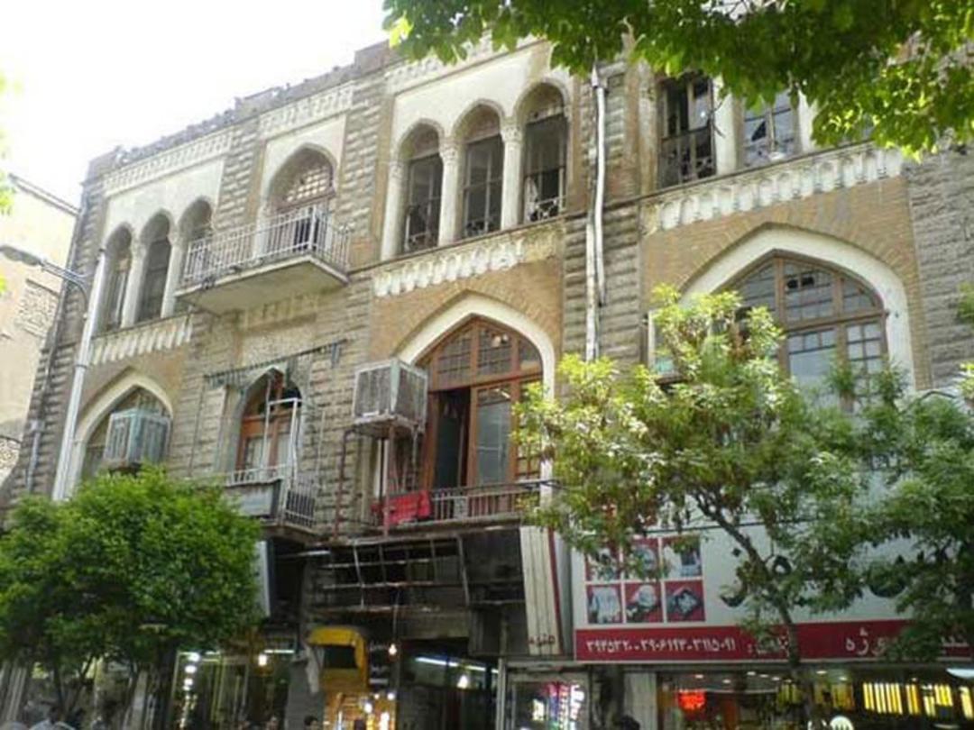 نمای ساختمان مجموعه کافه نادری در خیابان جمهوری