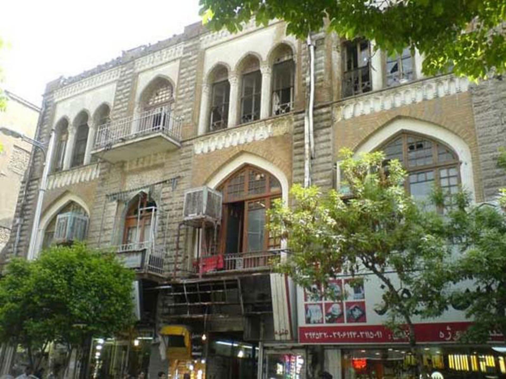 نمای ساختمان مجموعه کافه نادری در خیابان جمهوری
