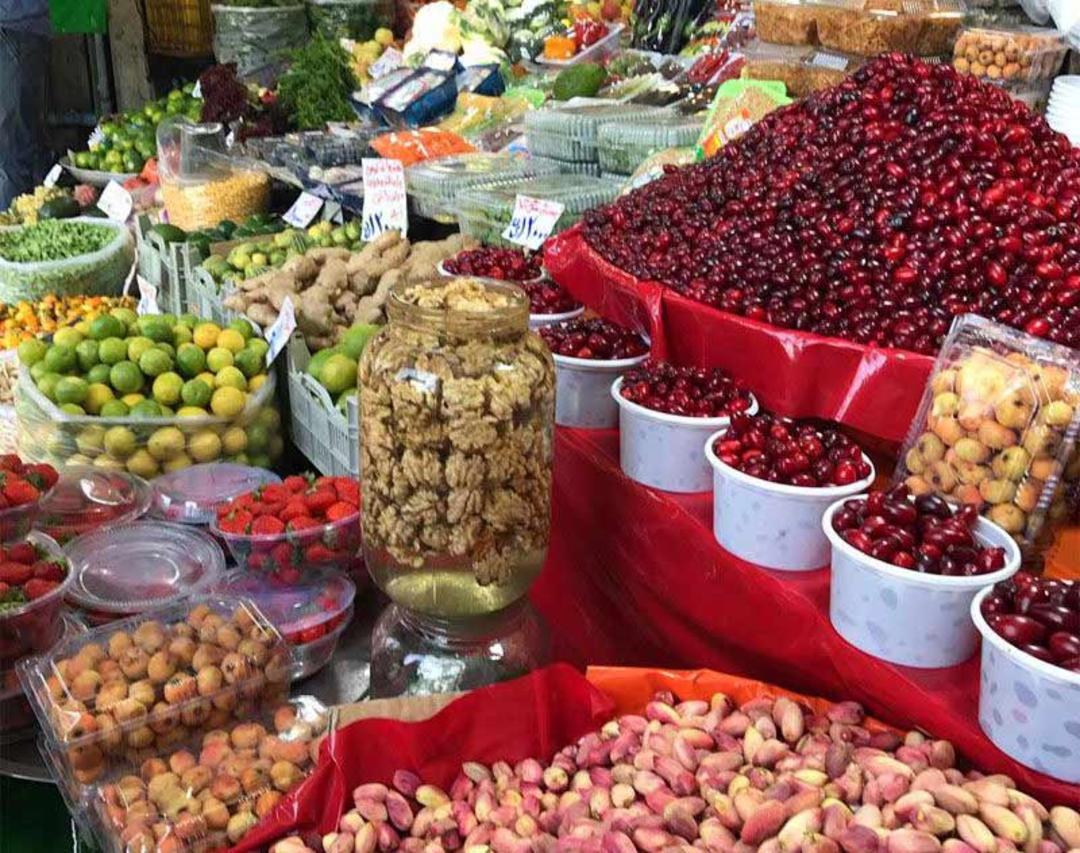 مغازه های لواشک و آلوچه پای کوه دربند 