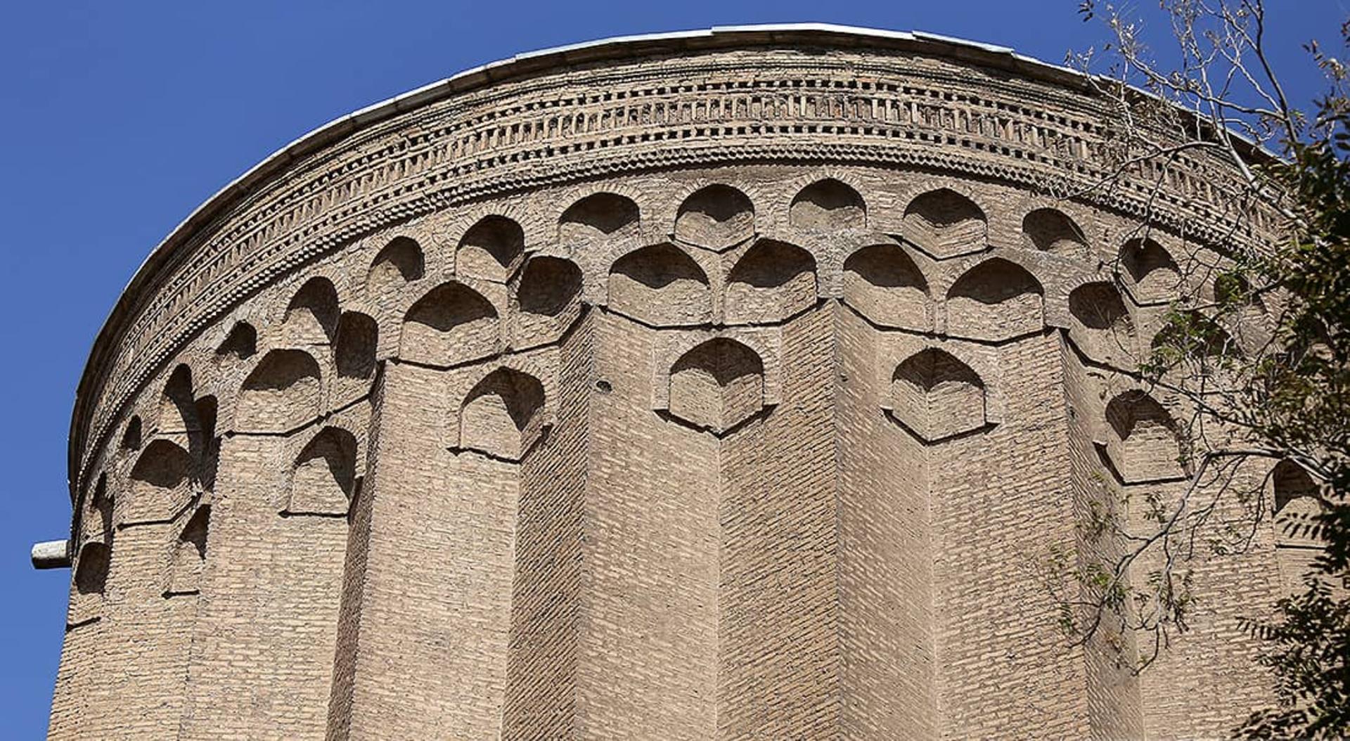 قسمت بالایی برج طغرل