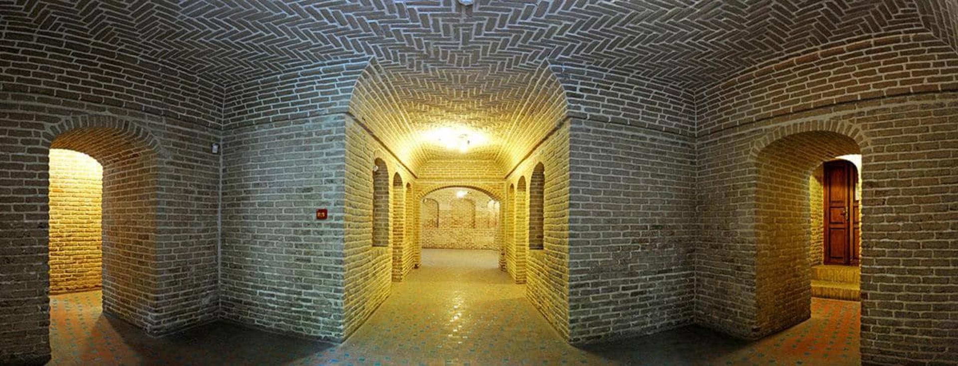 زیرزمین خانه ملک