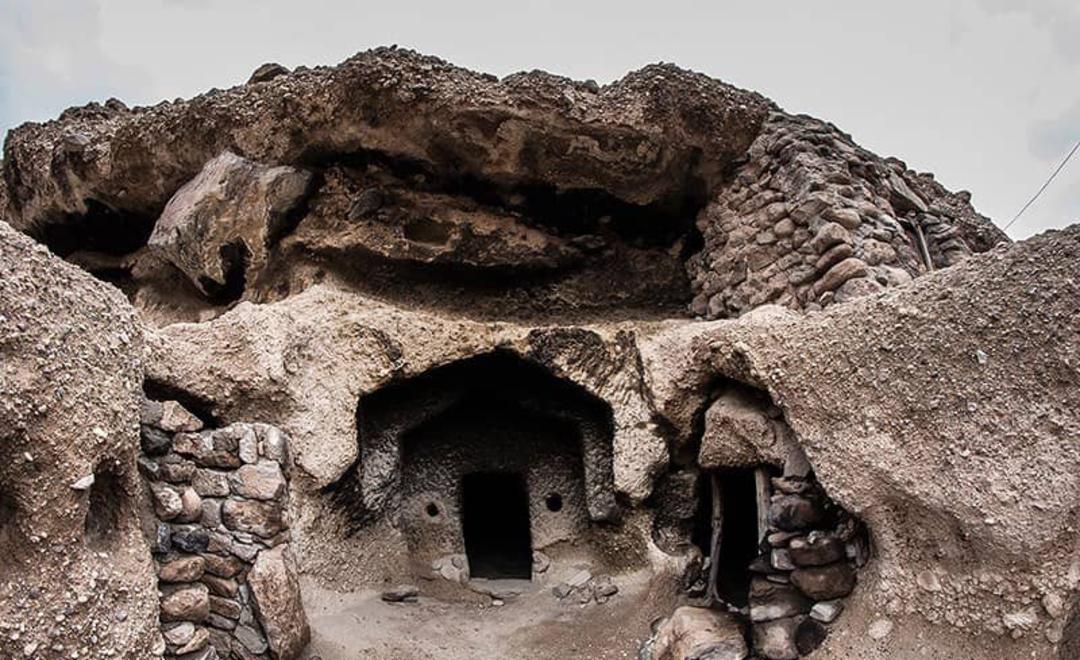 خانه دستکند روستای میمند