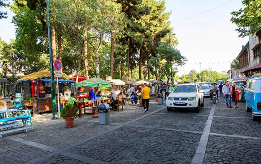 قسمت سنگفرش خیابان امام خمینی و دکه های غذا خوری