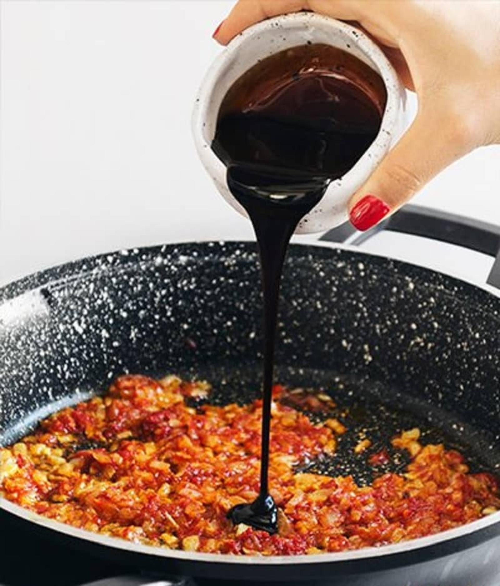 افزودن رب انار به خورش ناردون