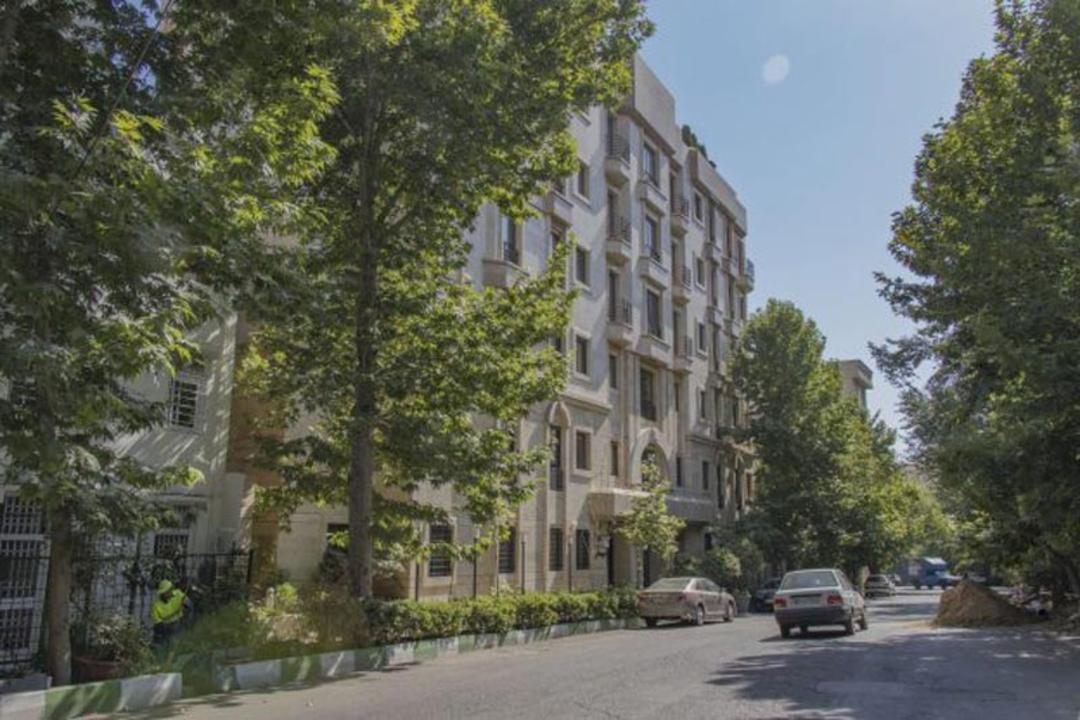 ساختمان های لوکس در خیابان نیاوران تهران