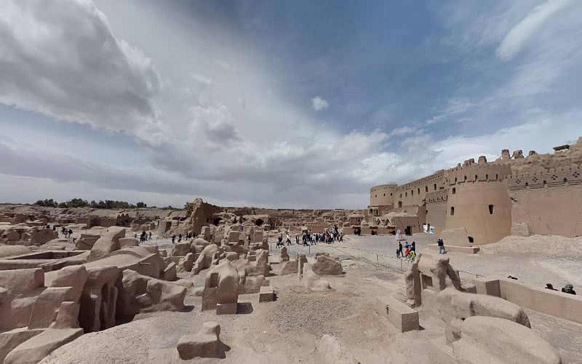 بقایای قلعه بم