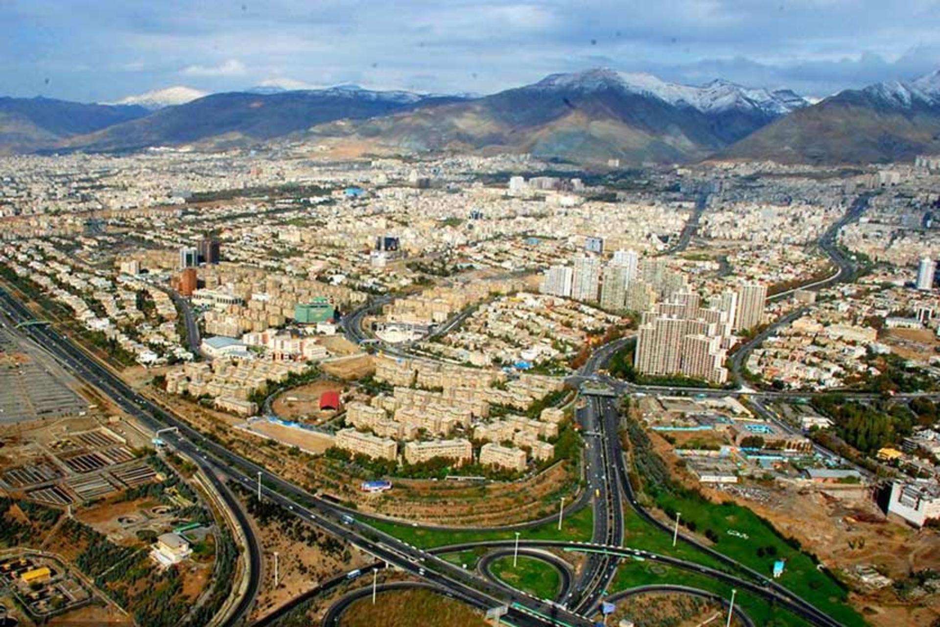 تصویر هوایی از خیابان ها و اتوبان های شهر تهران از بالای برج میلاد