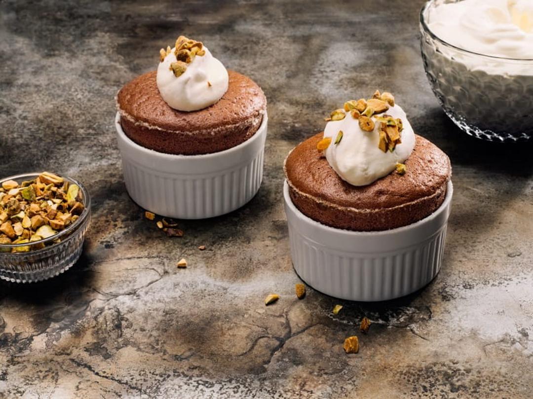 طرز تهیه سوفله شکلات با سس خامه مخصوص
