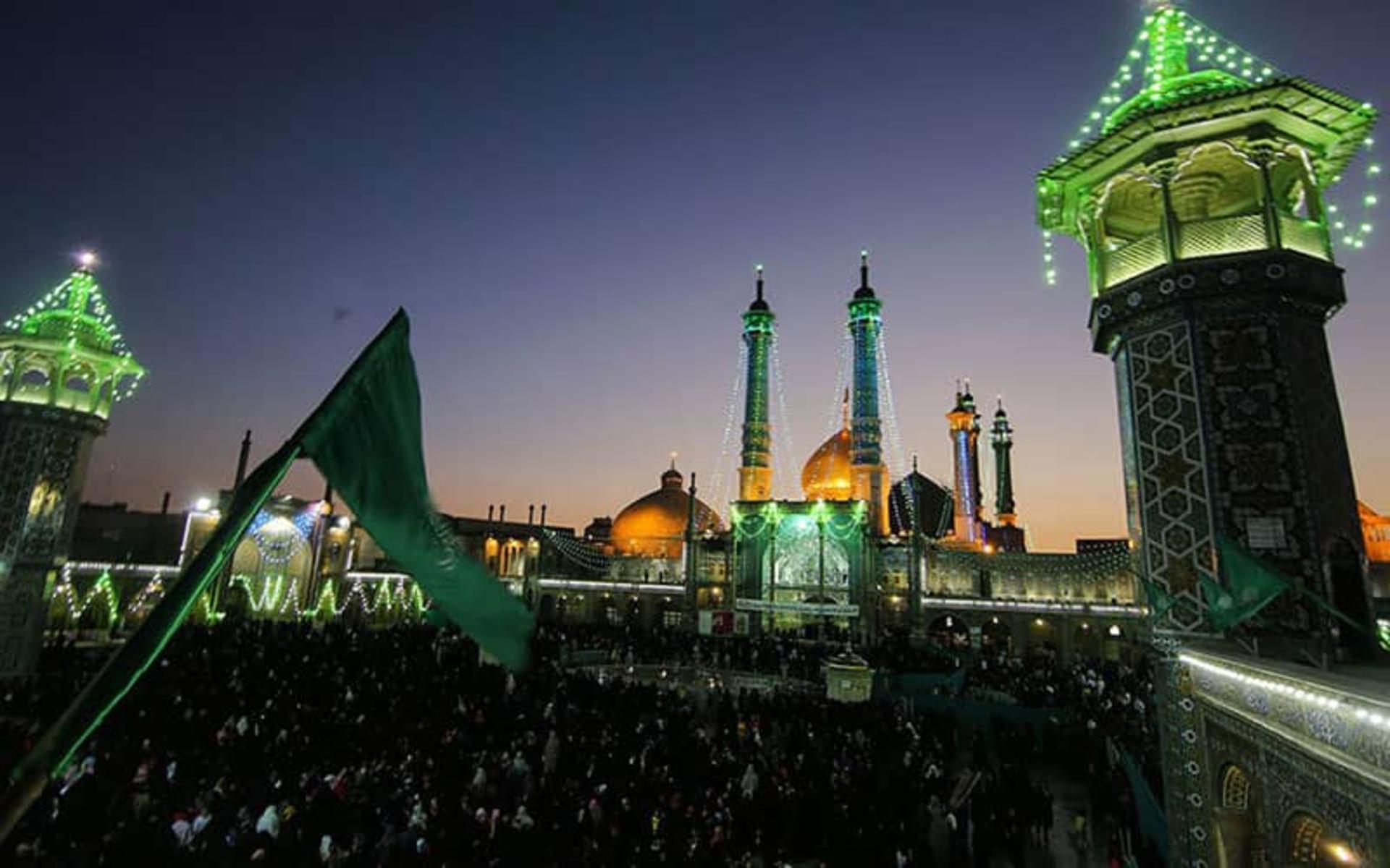 حرم حضرت معصومه در شب