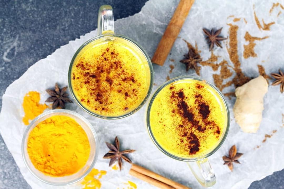 فواید شیر زردچوبه