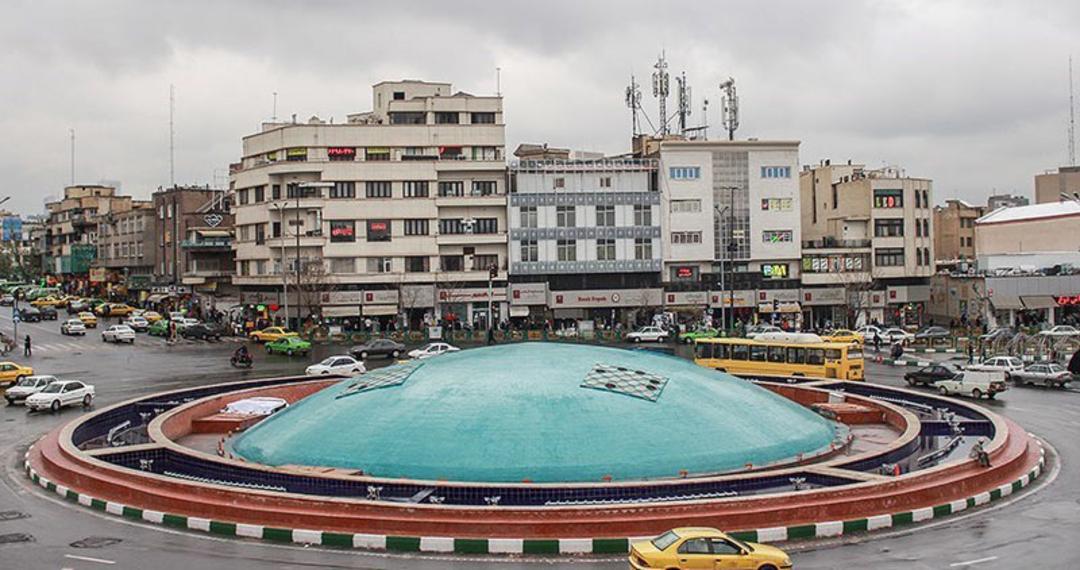 نمای میدان انقلاب در ورودی خیابان انقلاب از بالا