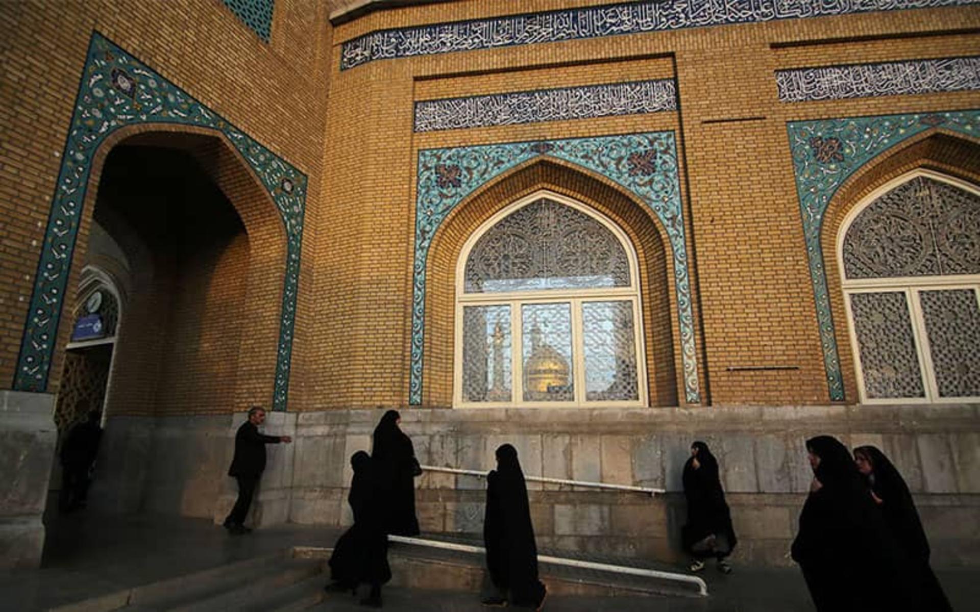 تردد زائران در حرم حضرت معصومه