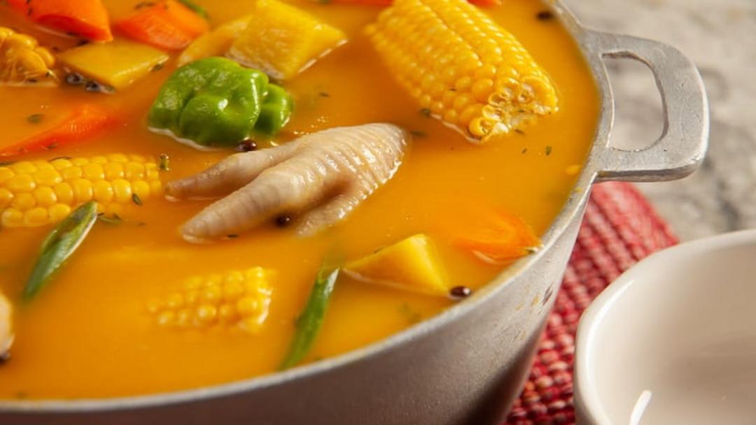 سوپ پای مرغ و سبزیجات