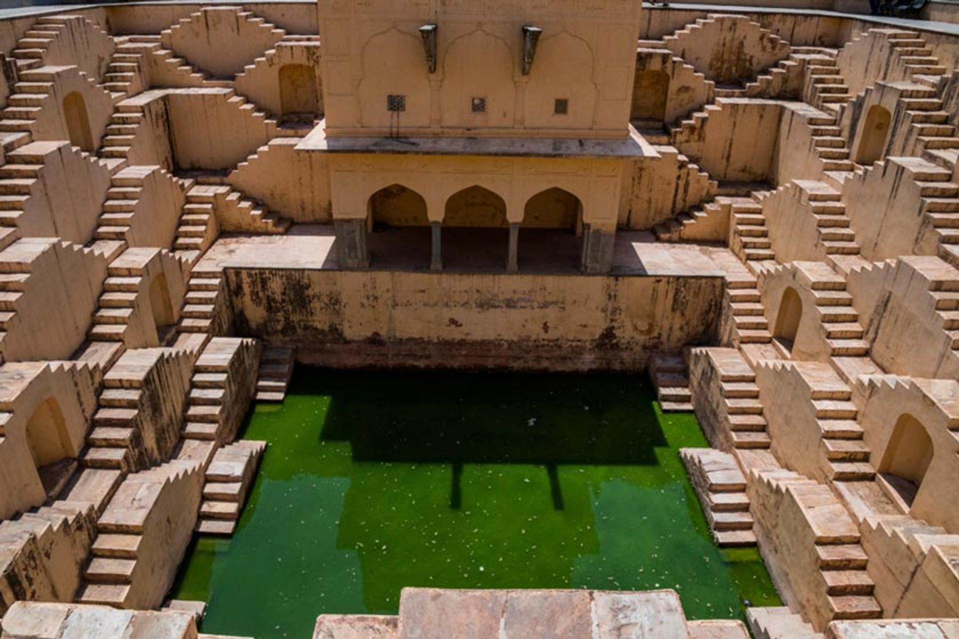 آب انبار پلکانی پانا مینا کا کوند 