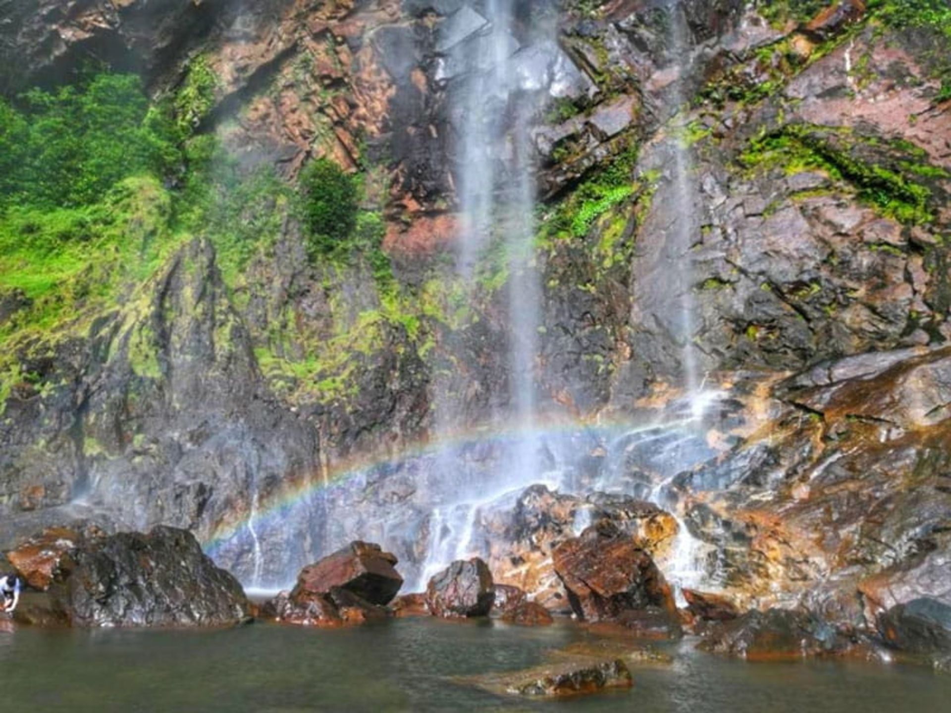 آبشار رنگین کمان مالزی