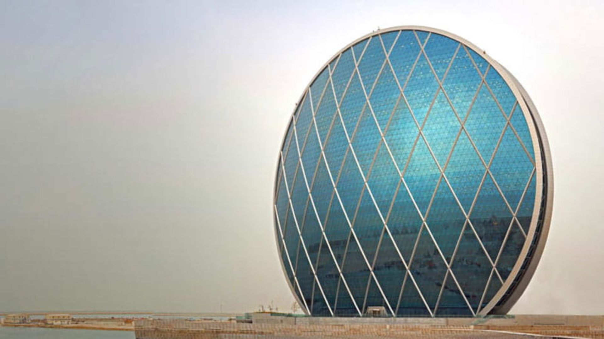 کپیتال گیت؛ برج کج خاورمیانه در ابوظبی
