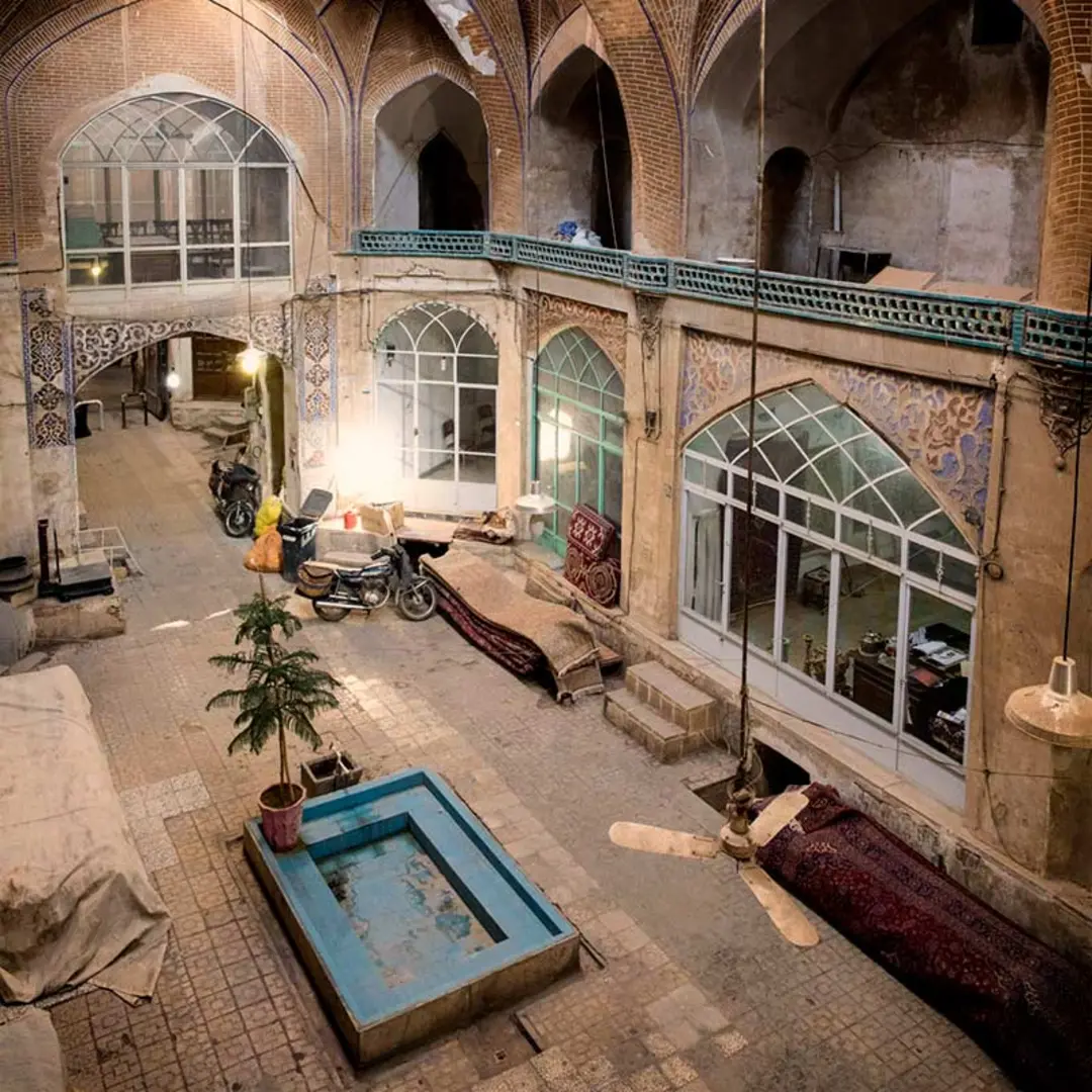 حوض آب در میان راسته بازار کاشان