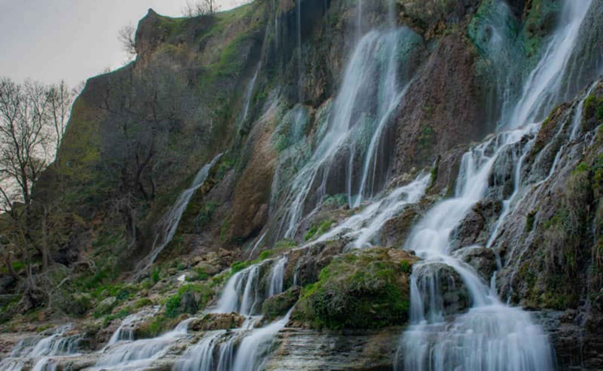 آبشار زیبای بیشه 