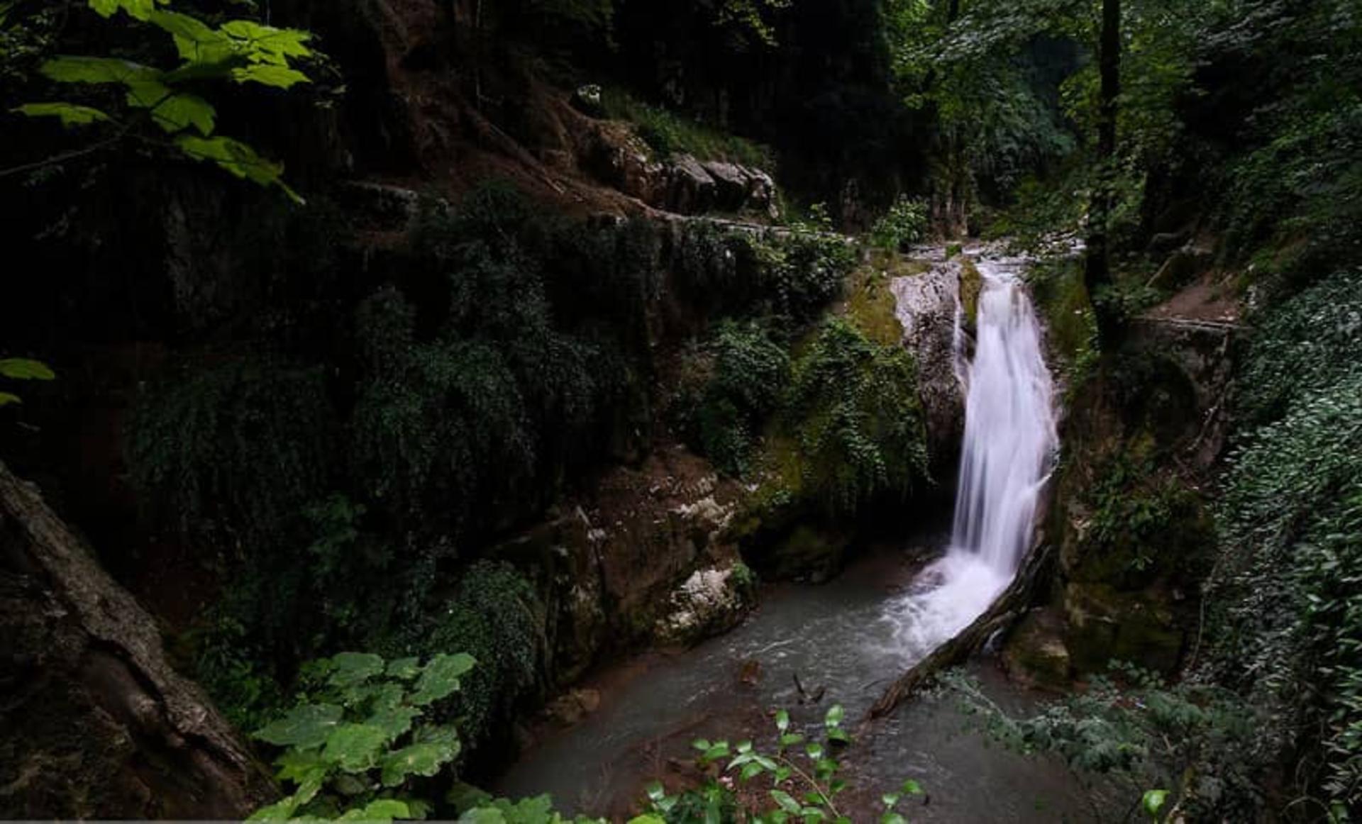 آبشار زیبای لوه