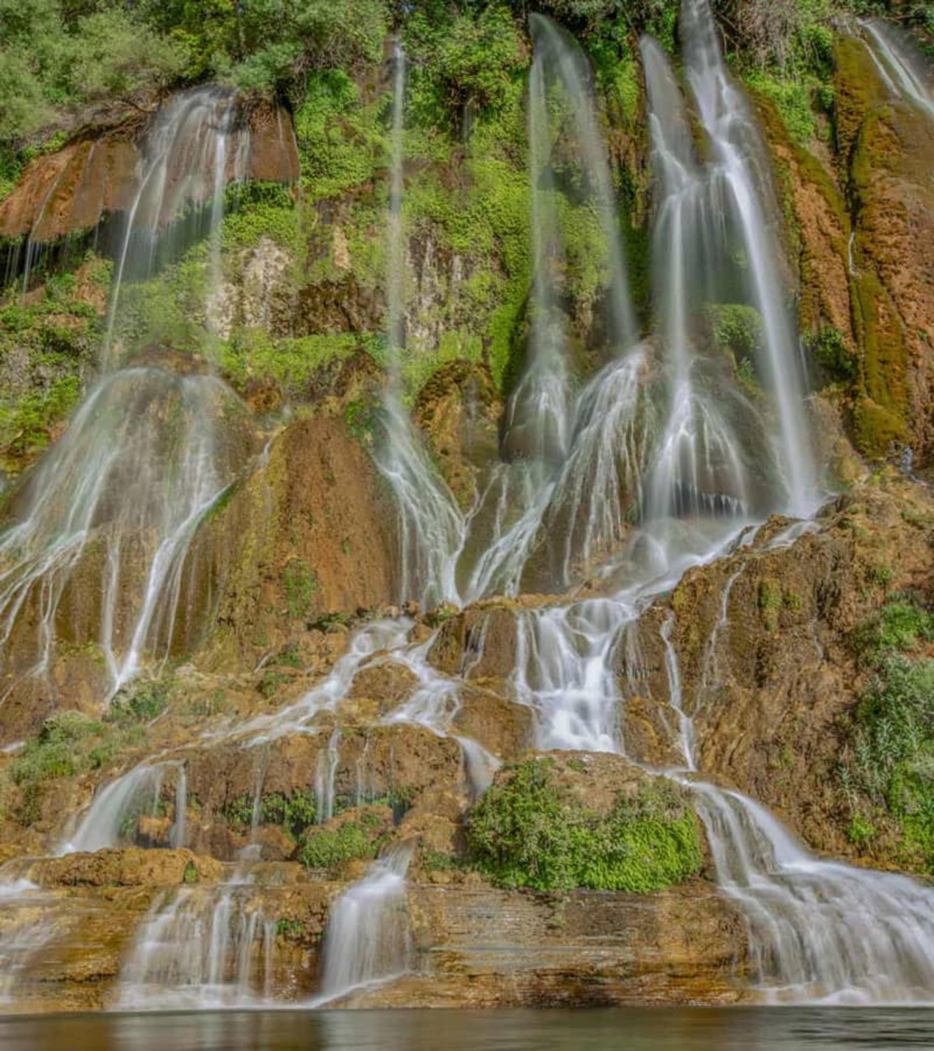 آبشار زیبای بیشه 