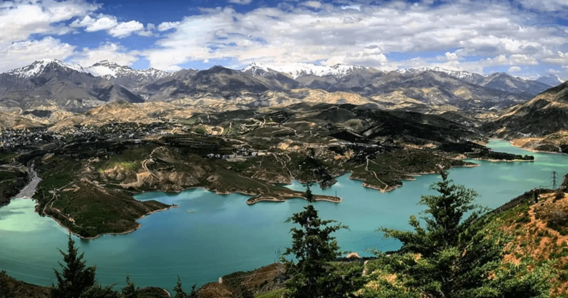 چشم‌انداز زیبایی از دریاچه لتیان