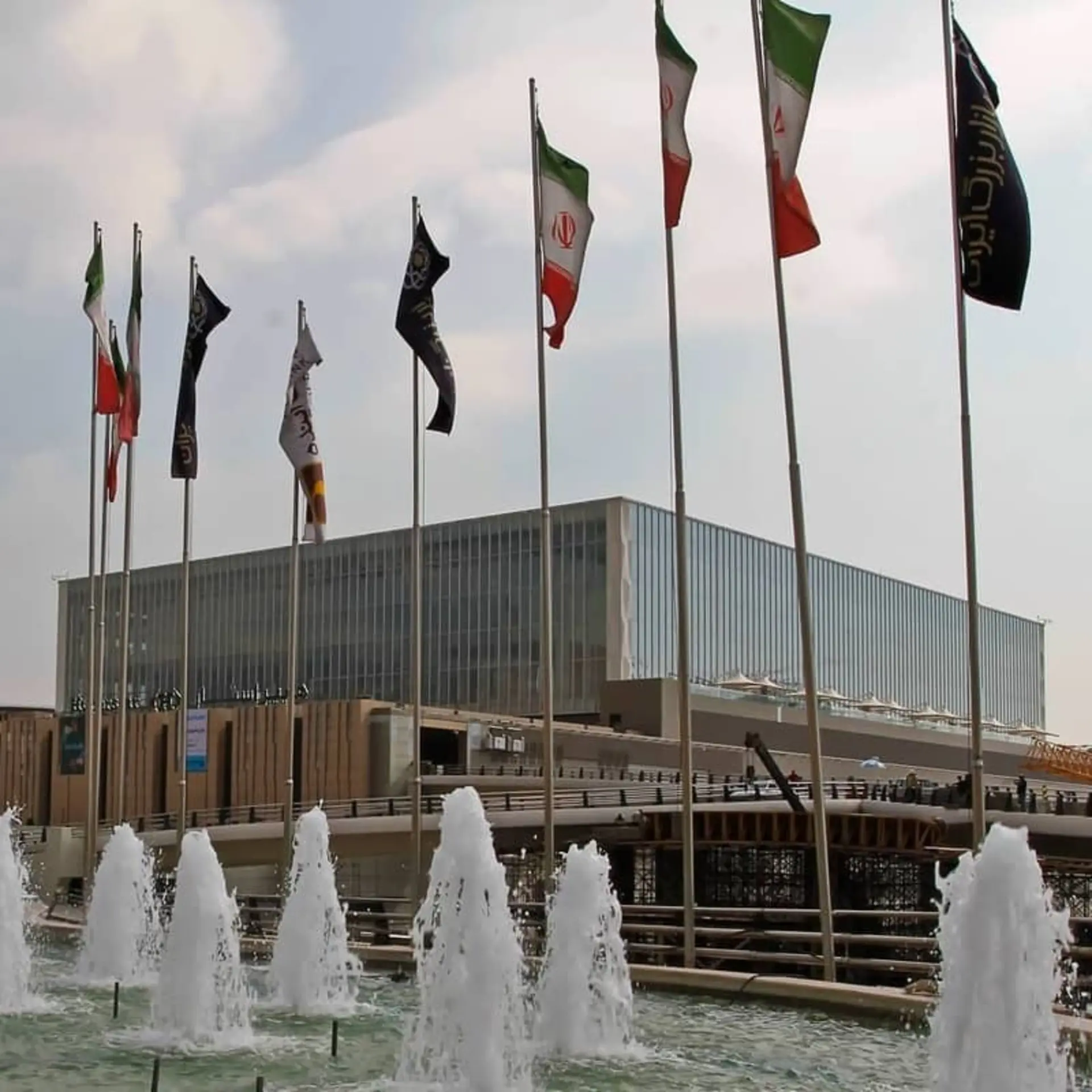 ساختمان هایپر استار ایران مال