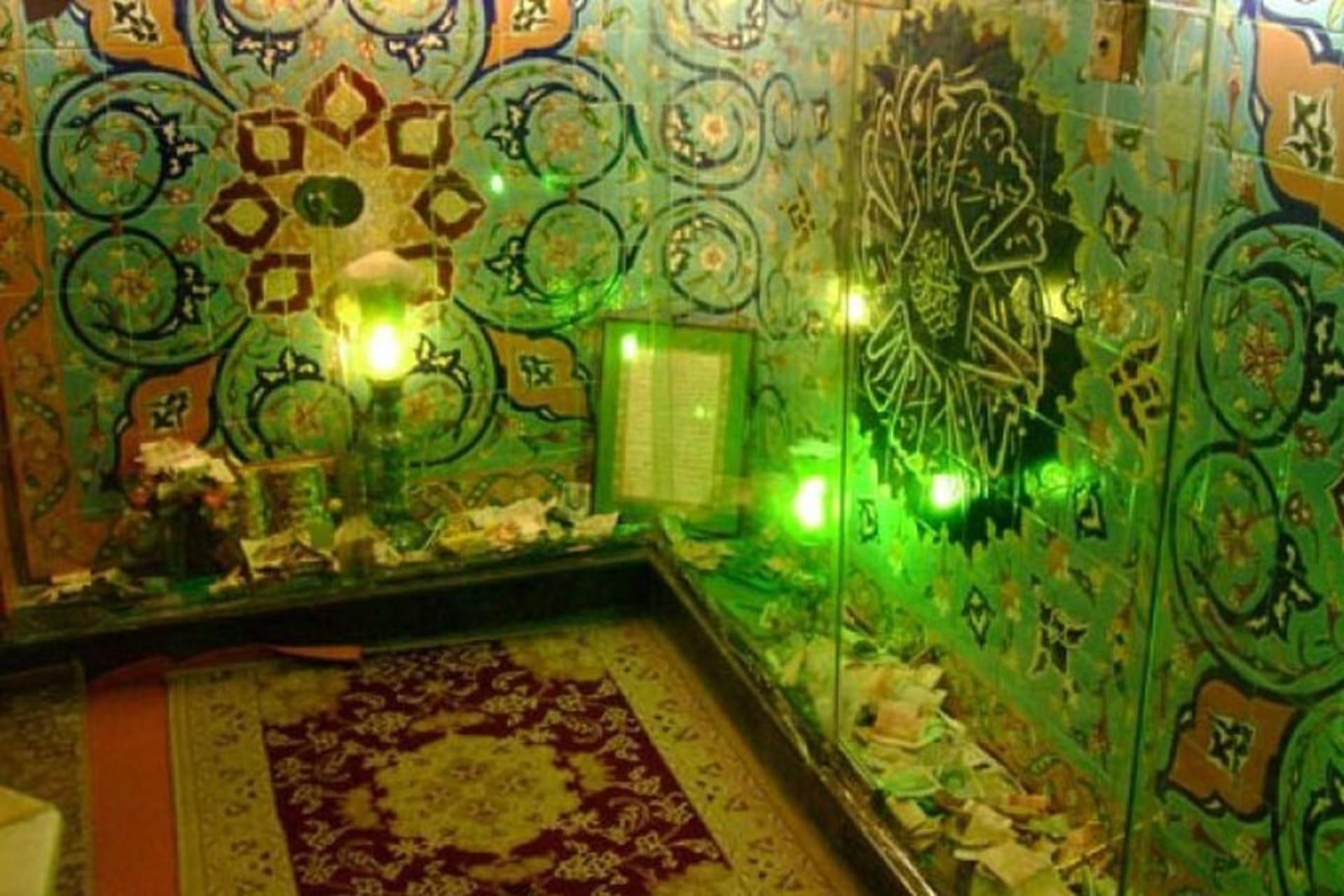 آستان امامزادگان ابراهیم، بی بی حور و بی بی نور