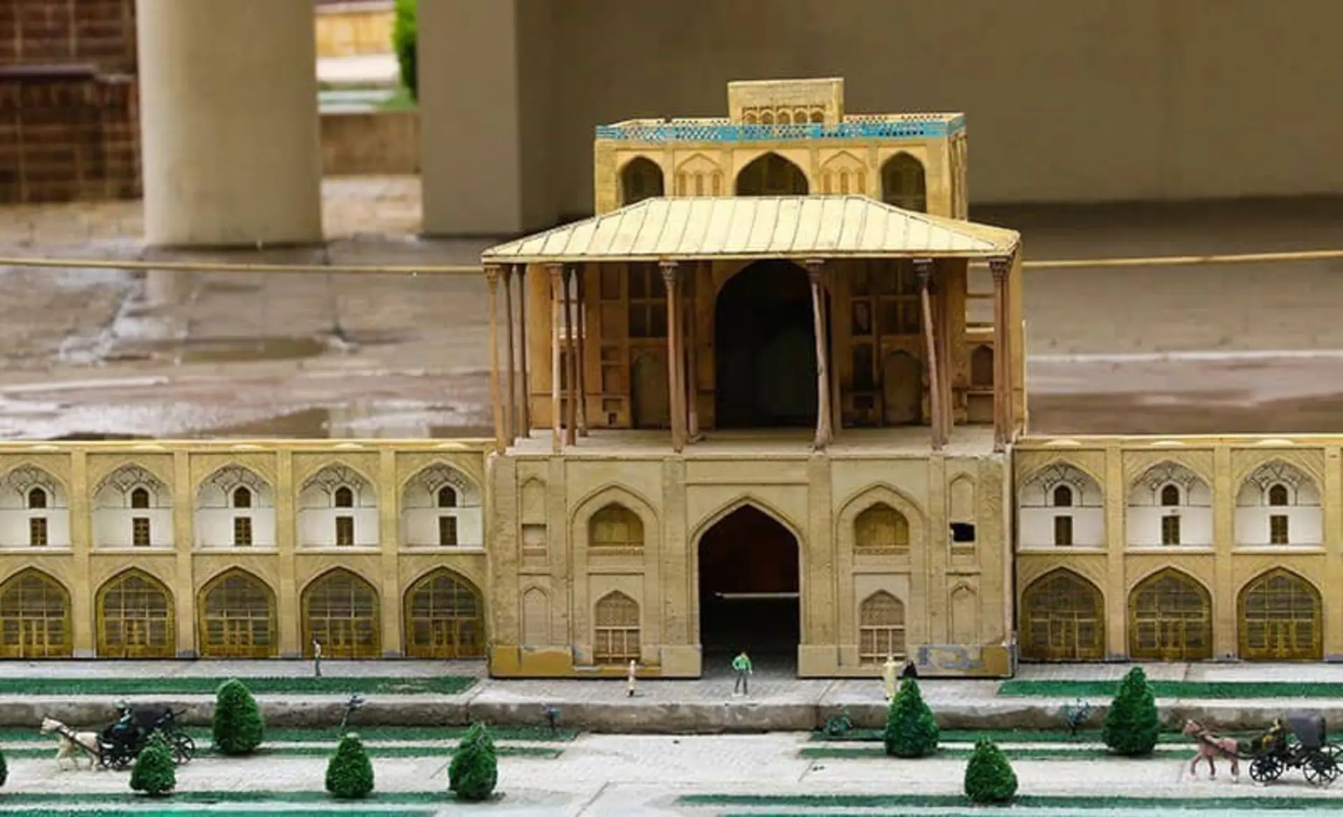 عمارت عالی قاپو باغ موزه مینیاتور