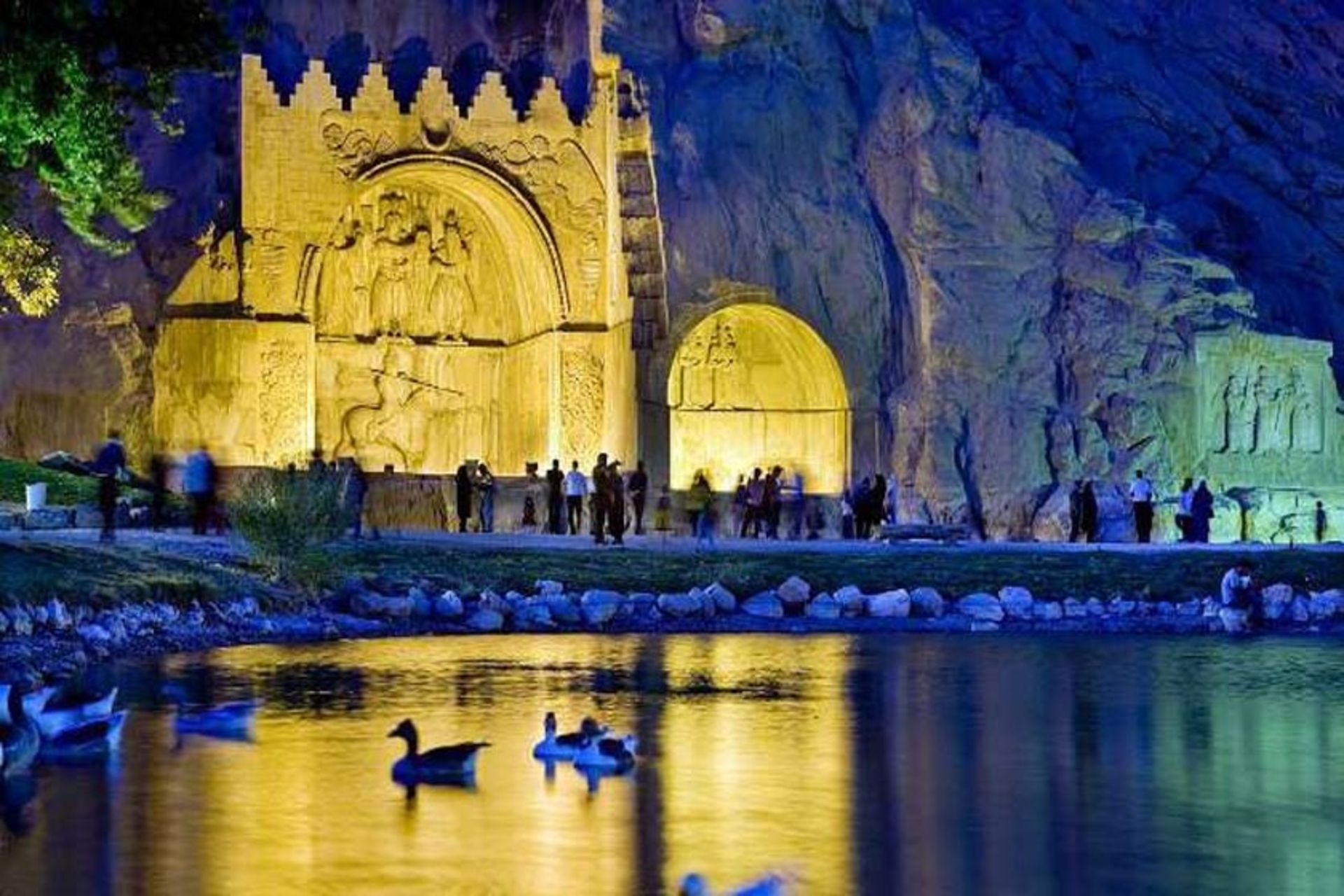 طاق بستان
