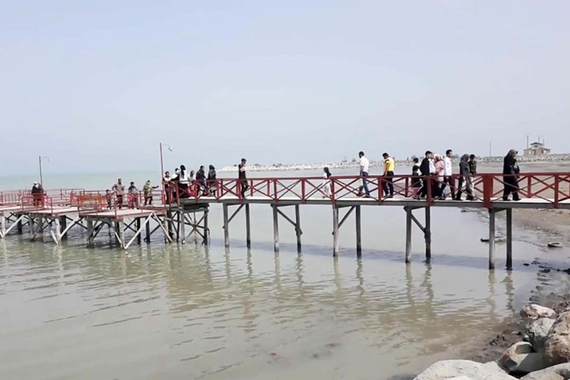 اسکله بندر گز