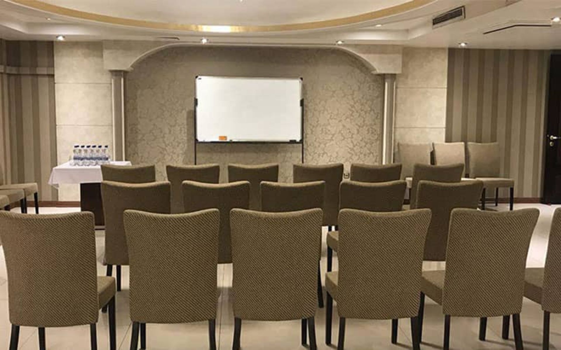 اتاق ویژه خلیج فارس در هتل اسپیناس خلیج فارس